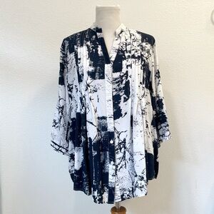 EUC - Drapey 3/4 Sleeve Pleated Button Up Shirt | Navy, White, XL | Ethyl